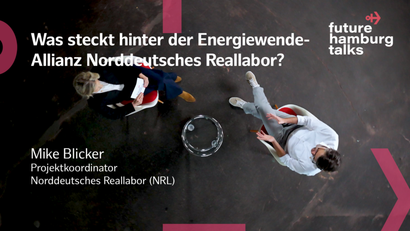 Zwei Personen im Gespräch bei future hamburg talks über die Energiewende-Allianz Norddeutsches Reallabor.