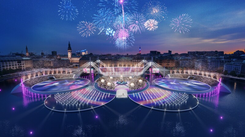 Feuerwerk über einer futuristischen, beleuchteten Wasserbühne mit Zuschauern in einer Stadt bei Nacht.
