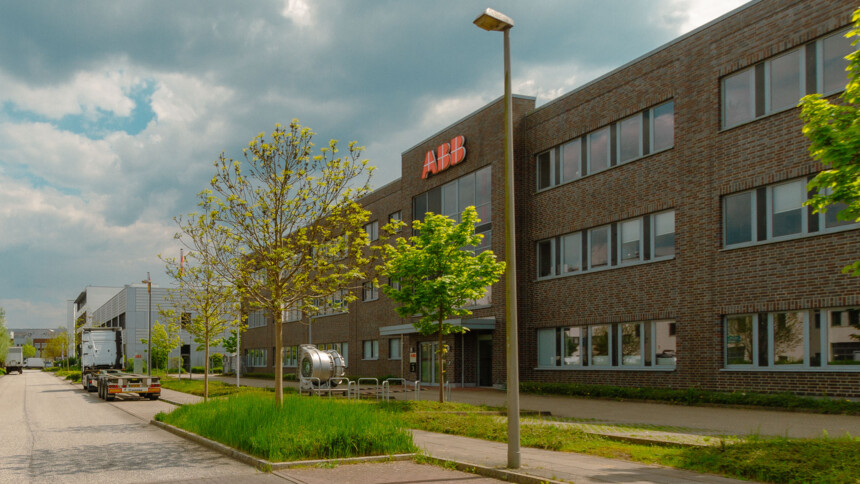 Bürogebäude des Technologieunternehmens ABB-Automation in Hamburg-Harburg