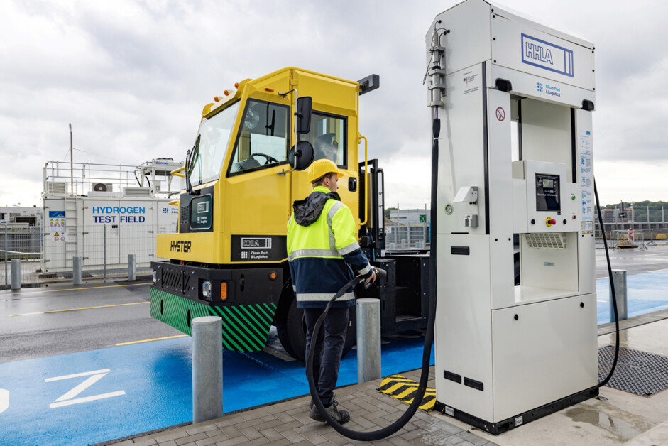 Revolutionizing Port Logistics: Hamburg Embraces Hydrogen-Powered Vehicles