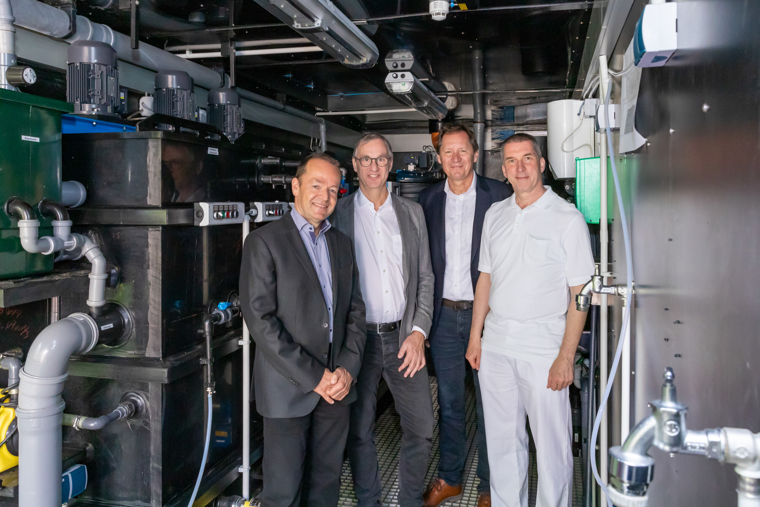 Researchers Jörn Einfeld, HAW Hamburg, Kim Augustin, Hamburg Wasser,, Joachim Prößl, UKE, Johannes Knobloch, UKE, (from left to right)