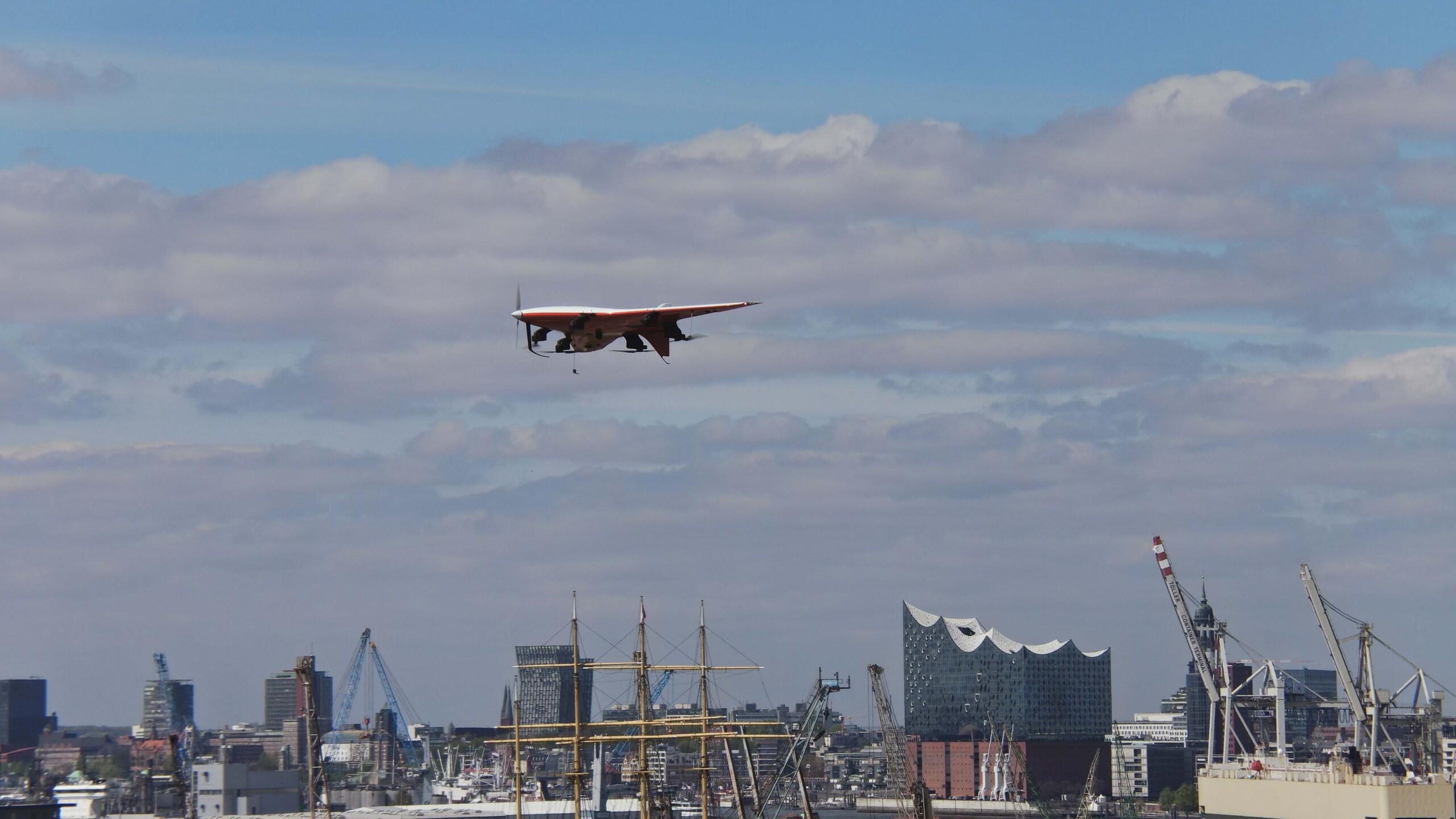 Drohnen-Testflug im Hamburger Hafen