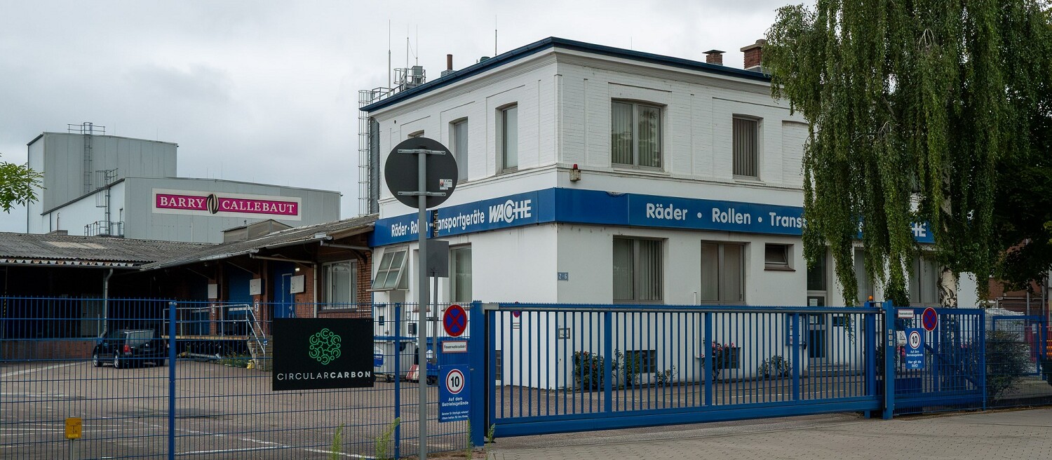 Business premises with various companies in the Peute industrial and commercial area