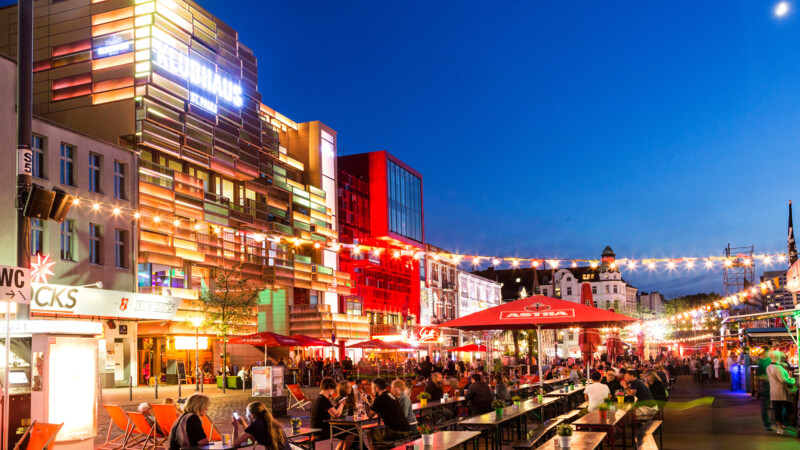 Nachtszene auf St. Pauli beim Reeperbahn Festival