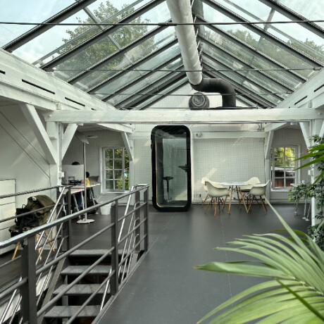 Rental offer from Masterplan Media: Workplaces for subletting