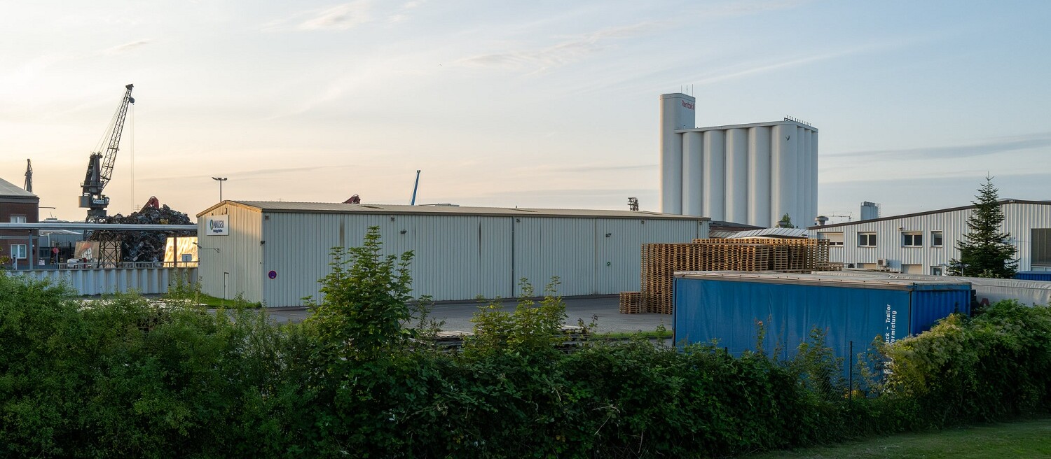 Silos, cranes and container buildings in the Harburg seaport area