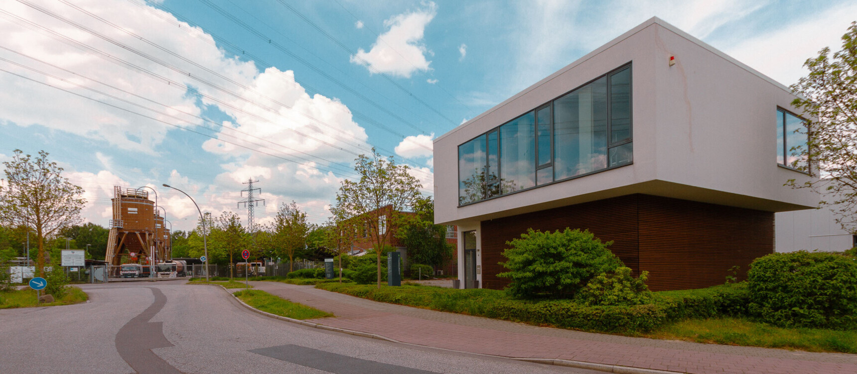 Road to the operating site of the Hamburg municipal cleaning service in Hamburg-Harburg