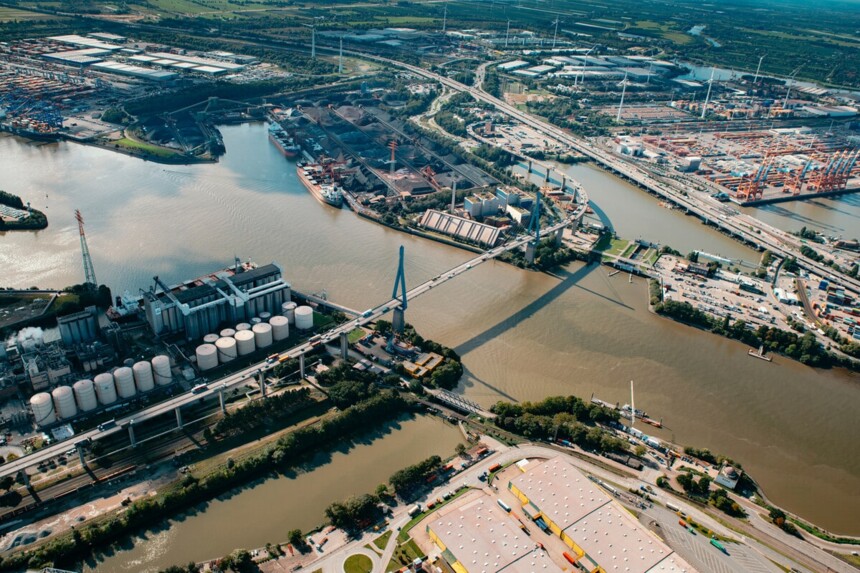 Branchenservice von Hamburg Invest: Industrie.  Hafen Hamburg von oben