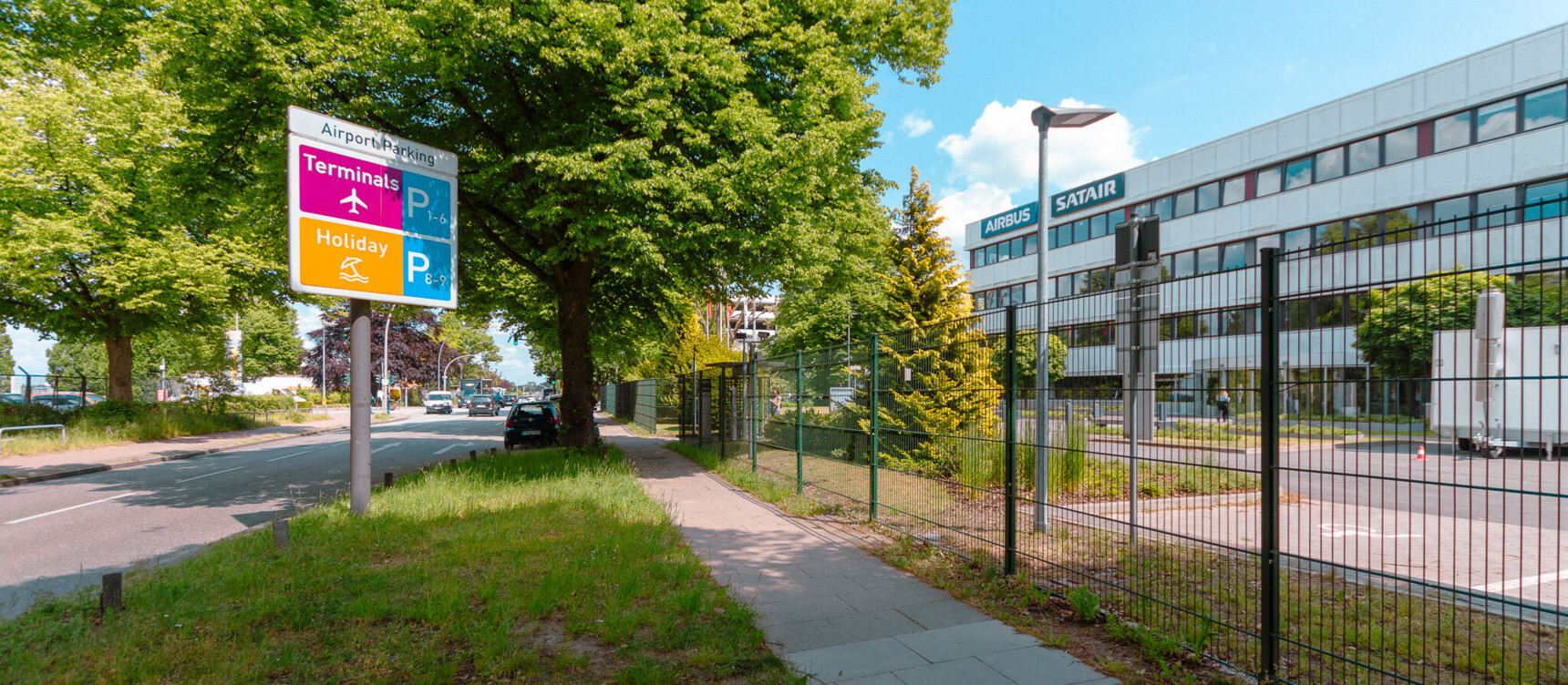 Begrünter Straßenzug am Standort südliches Flughafenumfeld