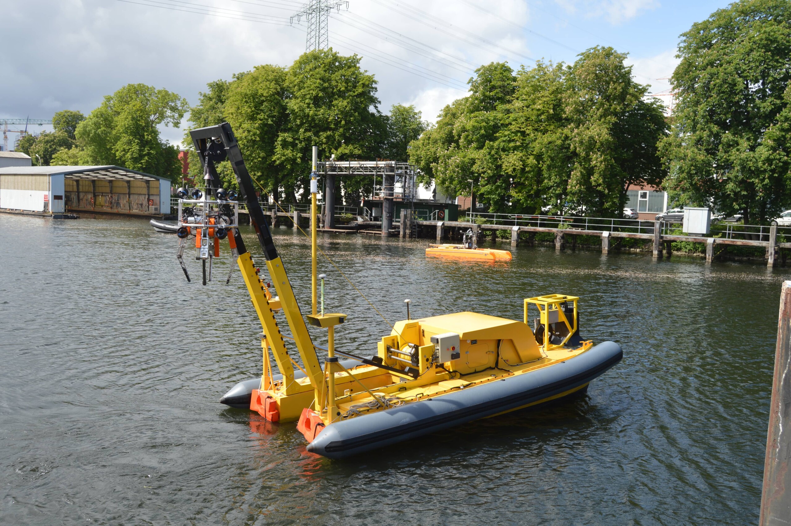 Unmanned SeaCat coo-rdinates and deploys various robotic assets to detect collect debris