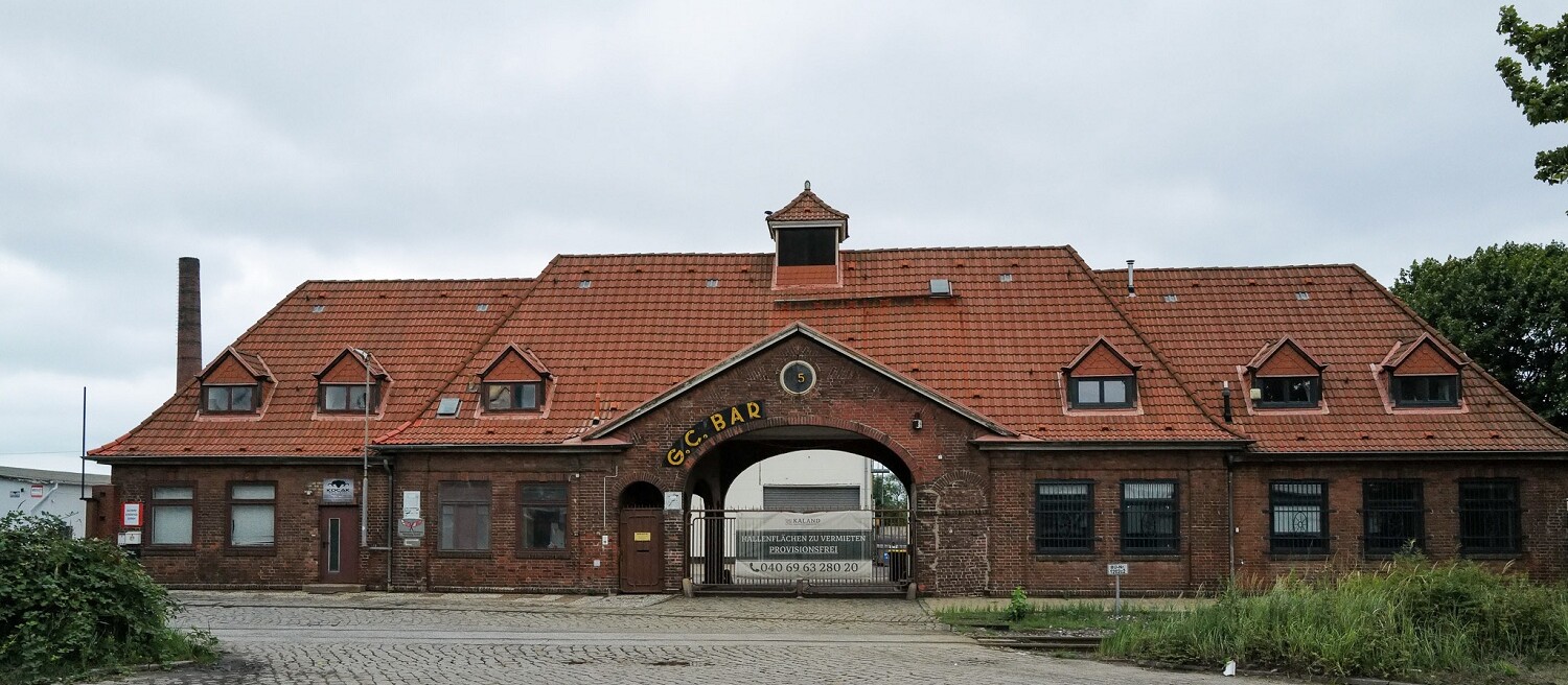 Hall offered for rent on a commercial site