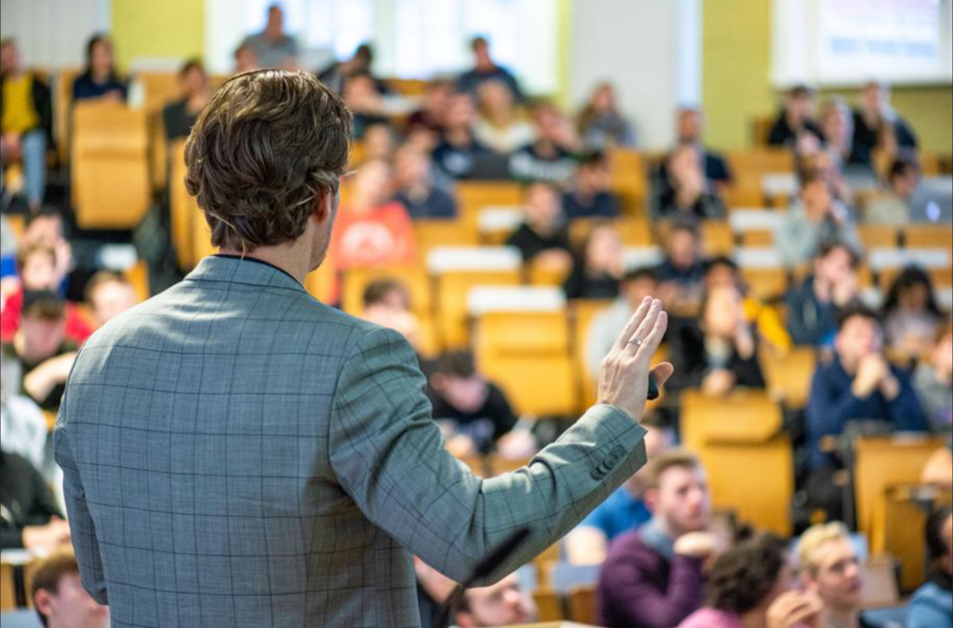 University of Hamburg Appoints First Senior Lecturer - News Directory 3
