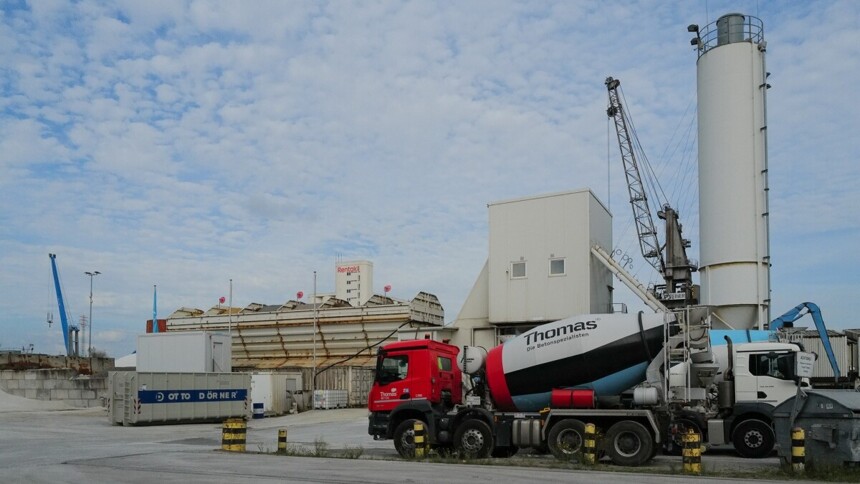 Concrete mixer truck in Harburg seaport