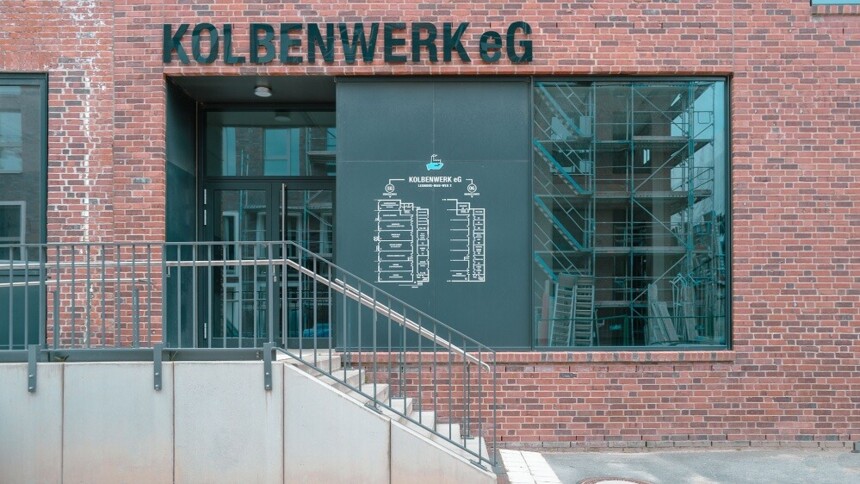 Außenfassade des Gewerbehofes Kolbenwerk eG