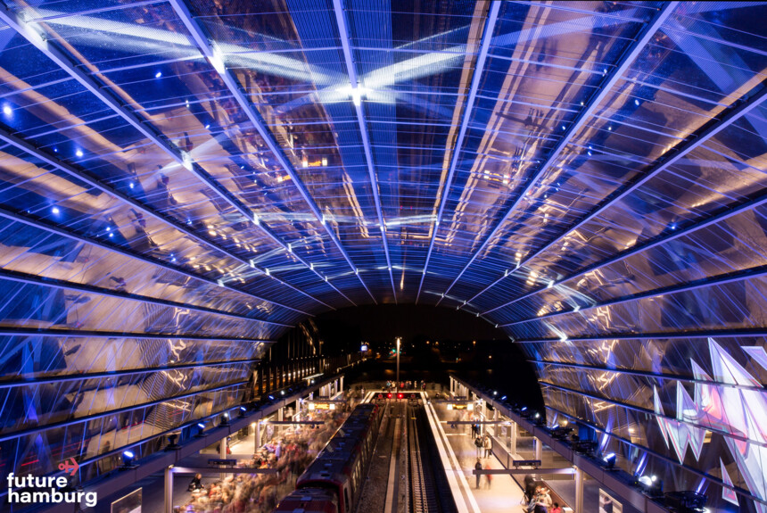 Future Hamburg bei Hamburg Business: U-Bahn-Station Elbbrücken in Hamburg beleuchtet