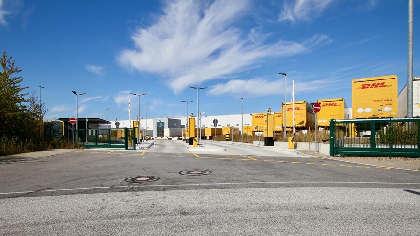 DHL Parcel Center in Allermöhe industrial and business area