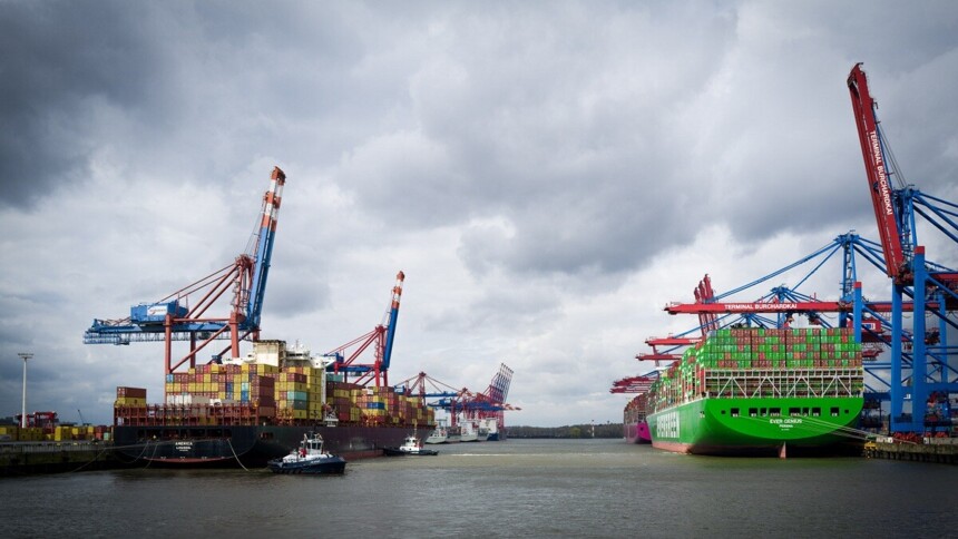 Container terminals and cargo ships in Harburg seaport