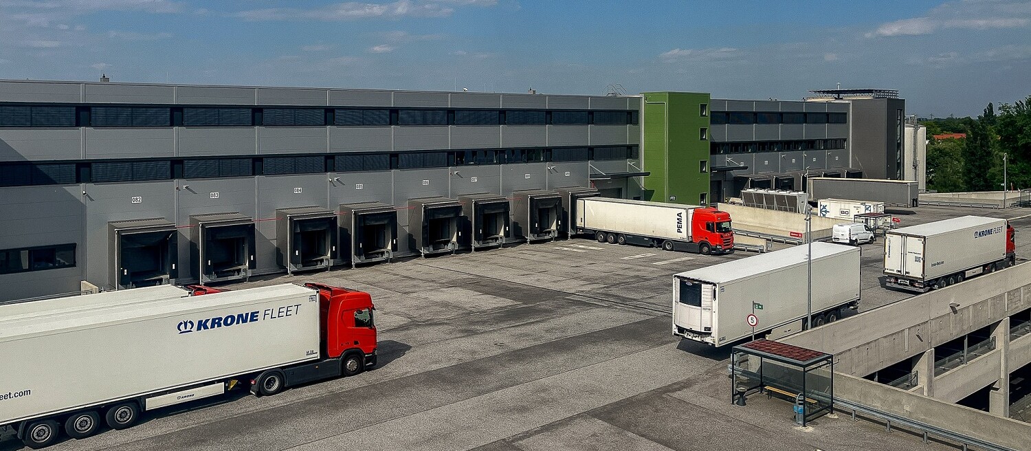 Industrial site with loading gates and large lorries