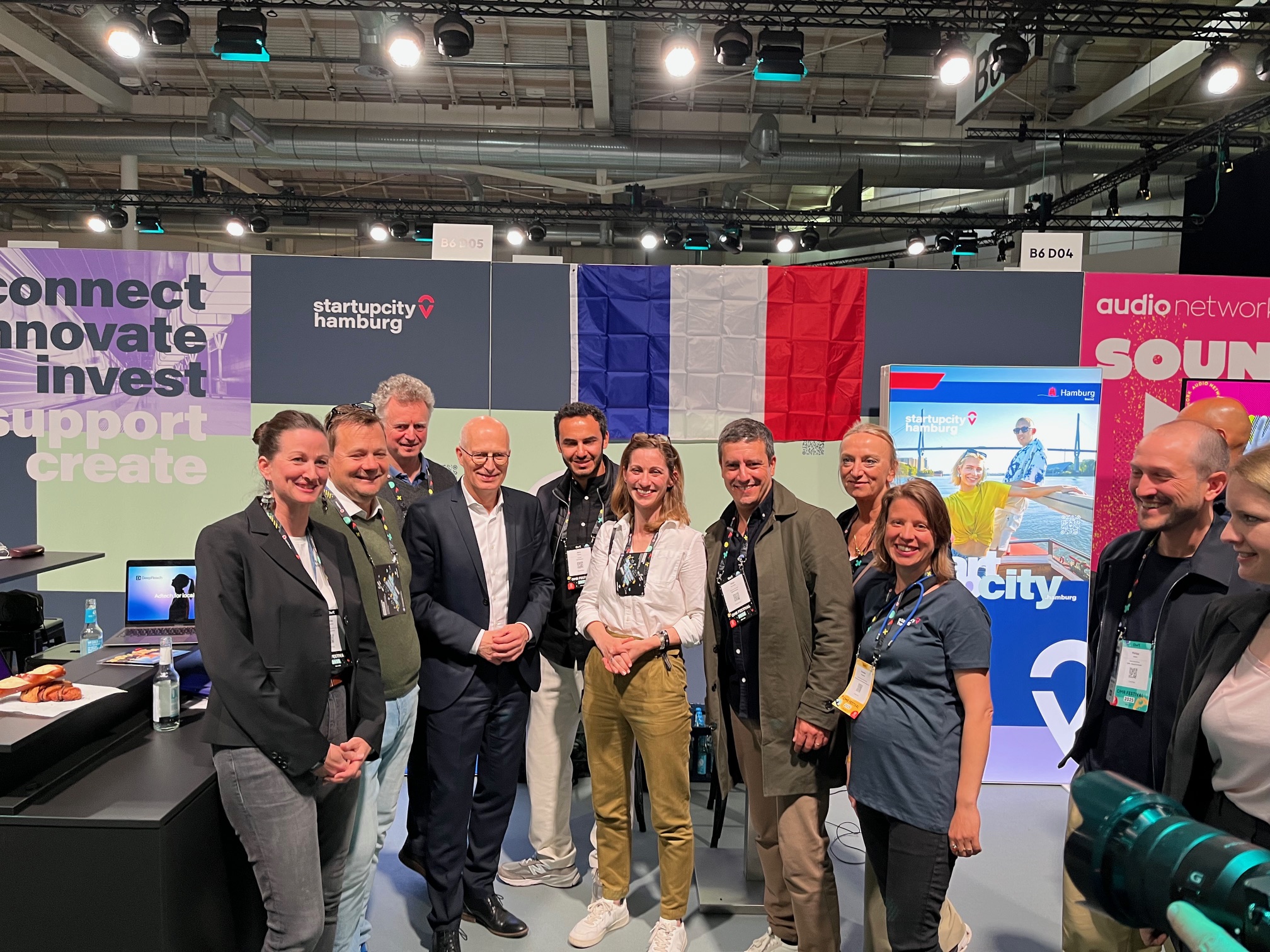Bürgermeister Peter Tschentscher am Stand von Hamburg Invest