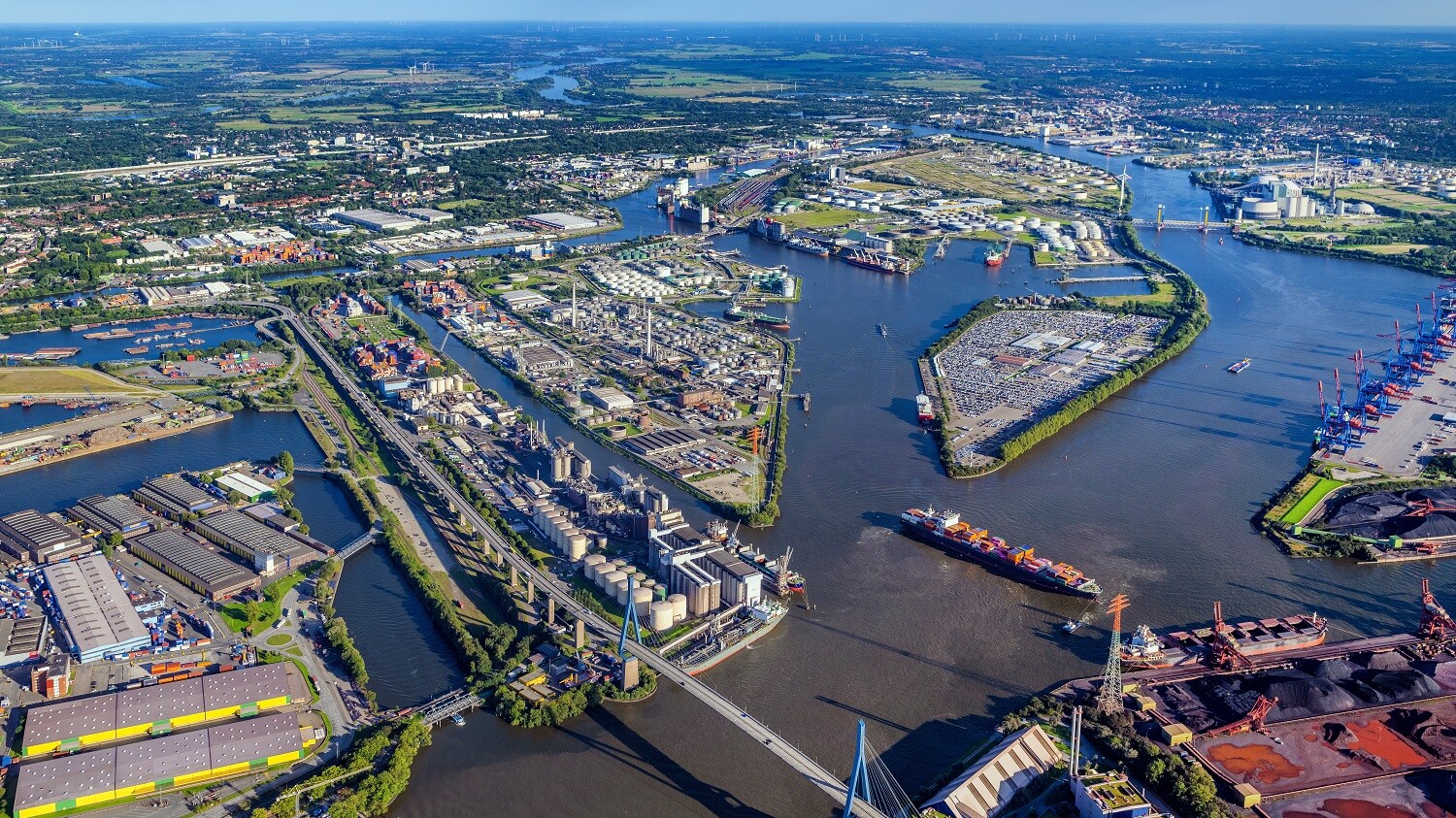 Luftbild vom Gewerbegebiet in Wilhelmsburg