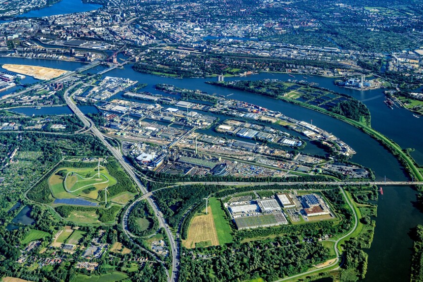 Luftbild vom Industrie- und Gewerbestandort Peute