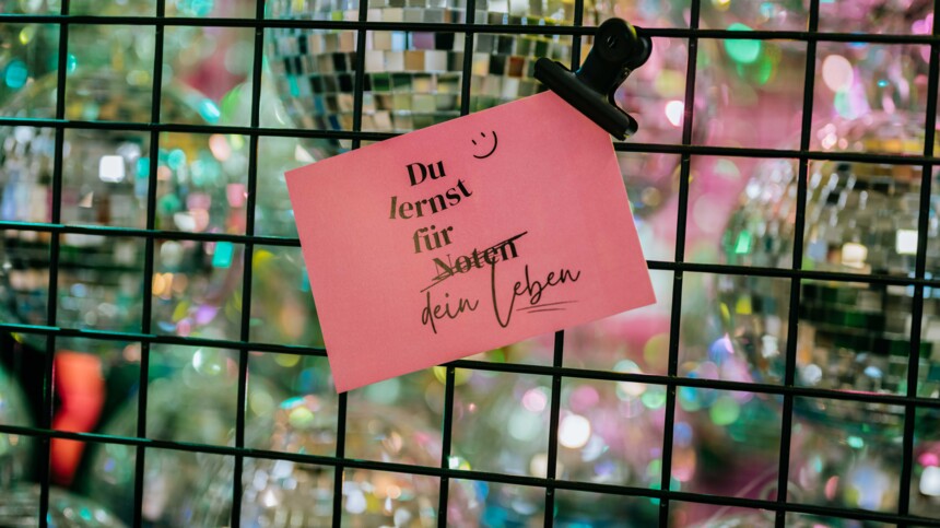 Postkarte mit Slogan: Du lernst für dein Leben