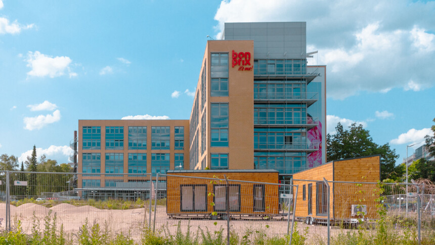 Der Hauptsitz der bonprix Handelsgesellschaft mbH ist auf dem Otto-Campus angesiedelt.