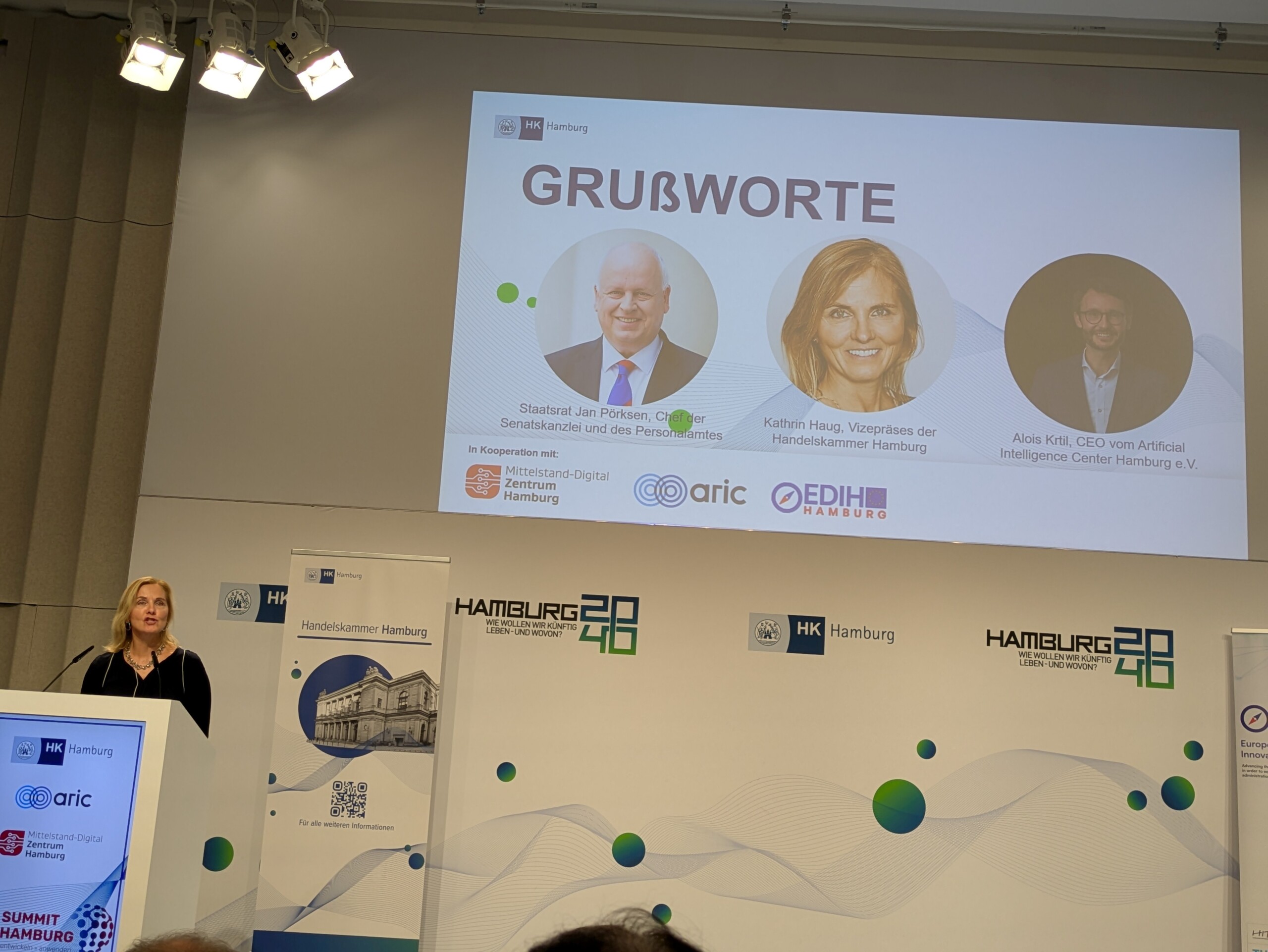 Kathrin Haug  addresses the AI Summit in Hamburg