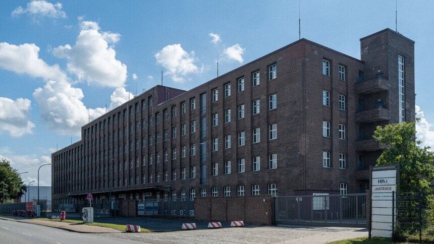 The property at Peutestraße 22 is managed and let by the Hamburg Port Authority (HPA). 