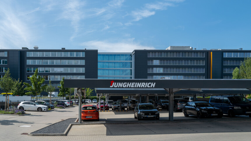 Fünfstöckige Unternehmenszentrale der Jungheinrich AG in Hamburg-Wandsbek