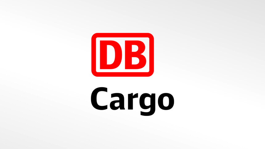 Logo Makler DB Cargo auf hellgrauem Hintergrund